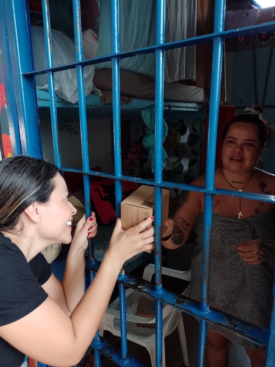 Entrega de una cajita